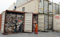 Rác thế giới đổ về Việt Nam: Có gì bên trong container phế liệu?