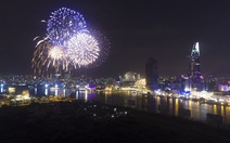 Ngắm pháo hoa Sài Gòn ấn tượng từ flycam
