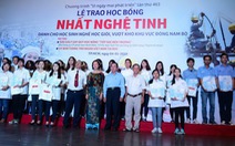 Trao học bổng 'Nhất nghệ tinh' cho 106 học viên khó khăn