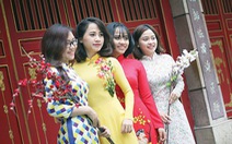 Giới trẻ Sài Gòn diện áo dài chụp hình đón xuân