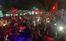 Fan Việt cuồn cuộn đổ ra đường mừng kỳ tích U23 Việt Nam
