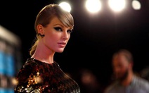 'Người sờ mông' Taylor Swift chật vật có việc làm chốn tỉnh lẻ