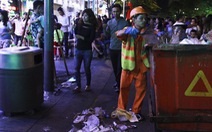 Ông Đoàn Ngọc Hải đề nghị tăng ca quét rác ở đường Nguyễn Huệ