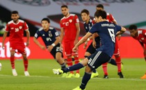 Nhật vào vòng 16 nhờ quả phạt đền gây tranh cãi