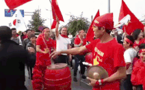 Video đông đảo người hâm mộ đón đội tuyển Việt Nam về nước
