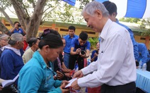 Thành đoàn TP.HCM tặng 215 phần quà cho người dân Củ Chi