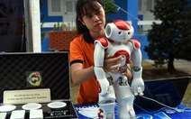 Robot thông minh 'đi' tư vấn tuyển sinh