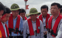 Video: Bộ trưởng Nguyễn Văn Thể yêu cầu hút khẩn cấp 150 tấn dầu ra khỏi tàu bị chìm