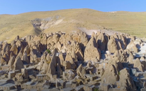 Video: Độc đáo ngôi làng hang động ở chân đồi núi Sahand