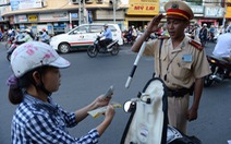 Cảnh sát giao thông có phải chào lái xe say rượu?