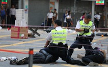 Viên cảnh sát bắn vào ngực người biểu tình Hong Kong bị đe dọa
