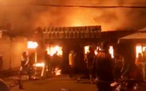 Cháy lớn chợ Phước Long, 40 sạp hàng bị thiêu rụi hoàn toàn