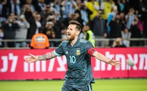Messi sút phạt đền thành công giúp Argentina cầm hòa Uruguay