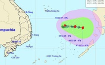 Áp thấp nhiệt đới bị 'hút' ra biển nhưng có thể quay vào đất liền khi thành bão