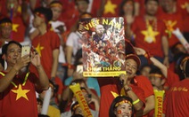 Poster Tuổi Trẻ theo chân cổ động viên đến sân Rizal Memorial cổ vũ đội tuyển Việt Nam