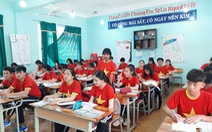Cả lớp mang áo cờ đỏ sao vàng trong giờ học 'tiếp lửa' U22 Việt Nam