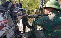 Xe đoàn nghệ thuật tình thương đâm vách núi: 1 người nữa không qua khỏi