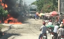 Video: Người dân tháo chạy vì đường dây điện cháy lớn