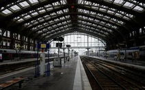 Tàu điện, đường sắt Pháp đóng băng trước Giáng Sinh vì đình công