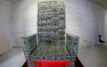 Tỉ phú Nga bọc 1 triệu USD tiền mặt trong kính chống đạn để làm ghế ngồi