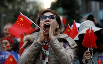 Phe ủng hộ Bắc Kinh xuống đường đòi kiểm lại phiếu bầu cử cấp quận Hong Kong