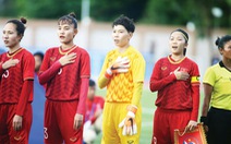 Lo thi đấu, cầu thủ nữ Việt Nam 'méo mặt' đóng tiền thi lại
