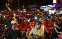 Sài Gòn đón tiếp lượng lớn người về, từ chiều tối đến tận sáng mai