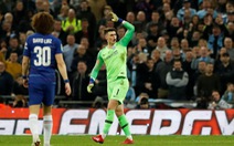 Thủ môn Kepa và HLV Sarri nói gì về tình huống thay người?