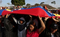 Gần 300 người bị thương trong vụ ngăn hàng cứu trợ ở Venezuela