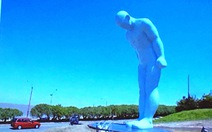 Huế đặt tượng 'Người đàn ông cúi đầu' ở Công viên 3-2