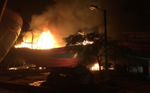 Cháy rụi 2 tàu thu mua hải sản tại Thanh Hóa