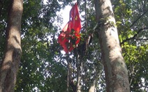 Cắm cờ trên đỉnh cao 1.500m của vùng núi Tây Giang