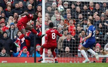 Salah lập siêu phẩm, Liverpool hạ Chelsea trở lại đỉnh bảng