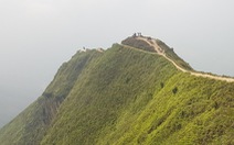 Săn mây huyền ảo trên 'sống lưng khủng long' Chống Tra