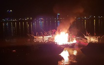 Cháy tàu cá đang neo đậu trên sông Hàn
