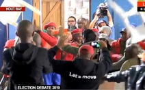 Bất đồng quan điểm, nghị sĩ Quốc hội Nam Phi vác ghế choảng nhau