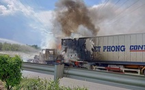 Xe container cháy ngùn ngụt trên cao tốc TP.HCM - Long Thành - Dầu Giây
