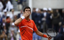 Djokovic có 'chiến thắng đặc biệt' để vào vòng 3 Roland Garros 2019