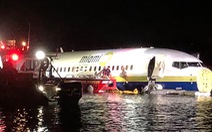 Máy bay Boeing 737 chở 143 người lao xuống sông tại Florida