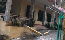 Thanh bêtông rơi trúng 2 học sinh ở Hòa Bình: một em tử vong