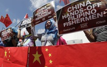 Dân Philippines đốt cờ Trung Quốc sau phát ngôn của ông Duterte