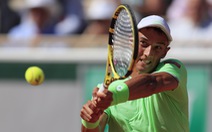 Tay vợt gốc Việt Antoine Hoang kết thúc chuyến phiêu lưu ở Roland Garros