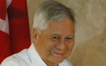 Cựu ngoại trưởng Philippines bị làm khó ở sân bay Hong Kong