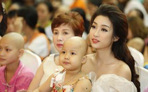 Hoa hậu Đỗ Mỹ Linh và mẹ đăng ký hiến tạng tại Bệnh viện Chợ Rẫy