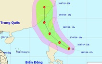 Áp thấp nhiệt đới gần Biển Đông mạnh thành bão, gió giật cấp 10