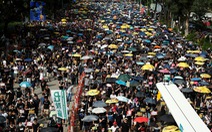 Người Hong Kong xuống đường đen đặc, đòi cải cách dân chủ