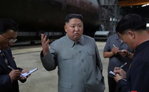 Ông Kim Jong Un thanh tra hệ thống vũ khí của tàu ngầm mới