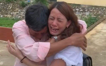 Video: Cảm động giây phút anh trai gặp lại em gái sau 22 năm thất lạc