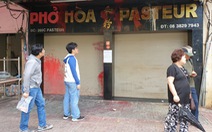Bị tạt chất bẩn liên tục, quán phở Hòa ở Sài Gòn tạm đóng cửa