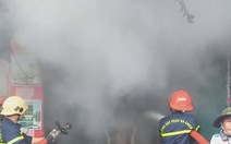 Video: Sau tiếng nổ lớn, một nhà dân ở Đà Nẵng bốc cháy dữ dội